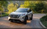 Los dos SUV de gasolina que desafían a los híbridos en consumo: Toyota Corolla Cross y Nissan Rogue sorprenden en 2026.