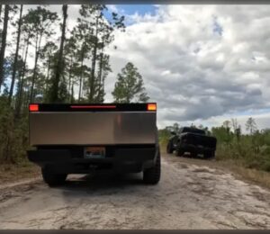 Tesla Cybertruck vs Ram 1500: la sorprendente diferencia de coste que está cambiando el mercado de las pick-up.