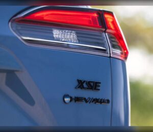 El nuevo Mazda CX-5 arrasa con más de 10.000 reservas en un mes y pone contra las cuerdas al Toyota RAV4.