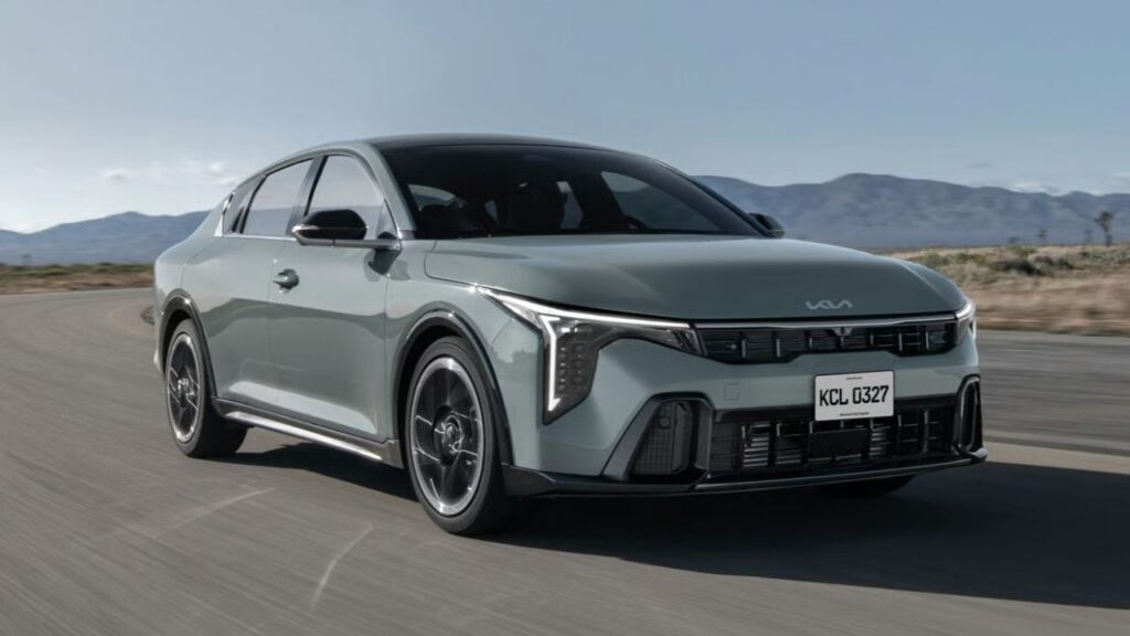 Análisis del Kia K4: Precio en versión sedán y hatchback en México 