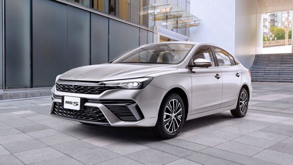 MG5 Híbrido en México: ¿Cuándo llega el rival del Toyota Yaris HEV?