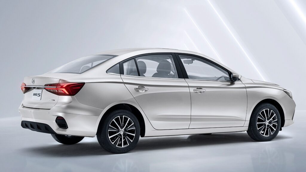 MG5 Híbrido en México: ¿Cuándo llega el rival del Toyota Yaris HEV?