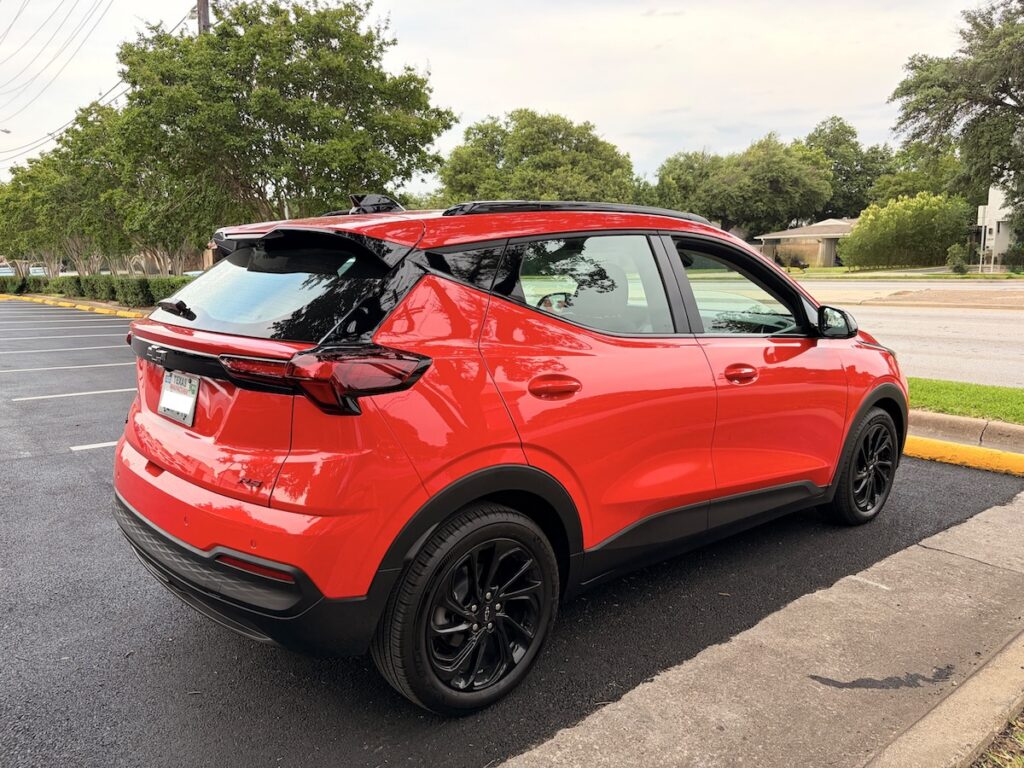 Trasera de un Chevy Bolt RS 2027
