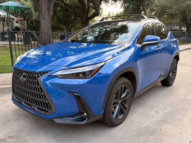 Frontal 3/4 del Lexus NX Plug-in Hybrid 2026