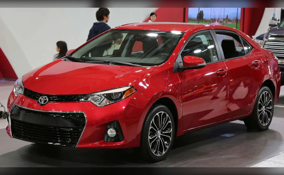 El Toyota Corolla es uno de los automóviles con mejor reputación en materia de fiabilidad. Las generaciones comercializadas entre 2014 y 2019 sobresalen por registrar muy pocas averías importantes a lo largo de su vida útil. Su mecánica sencilla, unos motores muy probados y unos costes de mantenimiento reducidos hacen que muchos talleres lo consideren uno de los coches más fiables del mercado.