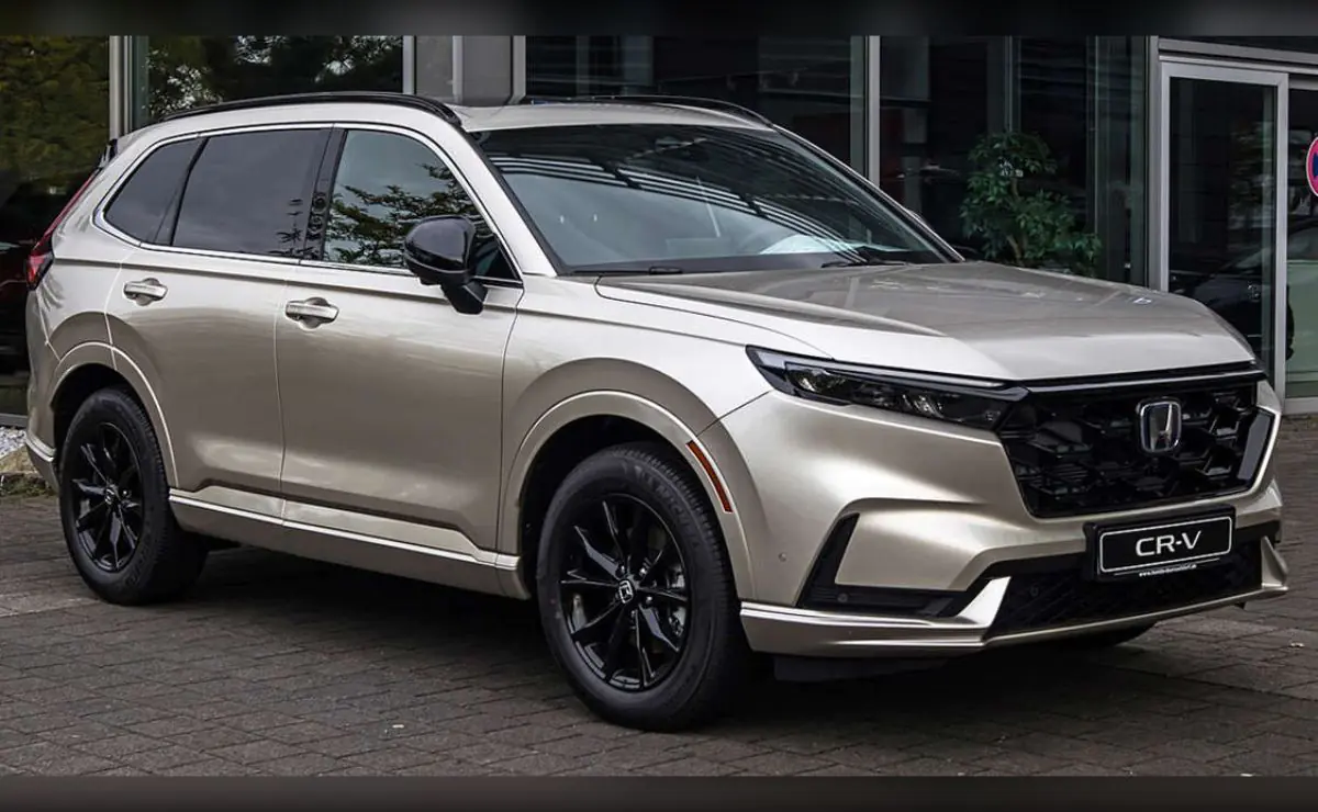 El Honda CR-V completa esta lista gracias a una combinación de fiabilidad, eficiencia y bajos costes de mantenimiento. Las versiones comercializadas desde 2015 ofrecen motores muy duraderos y componentes mecánicos diseñados para soportar un uso intensivo durante muchos años. No es extraño encontrar unidades que superan ampliamente los 320.000 kilómetros sin necesidad de afrontar reparaciones de gran importancia.
