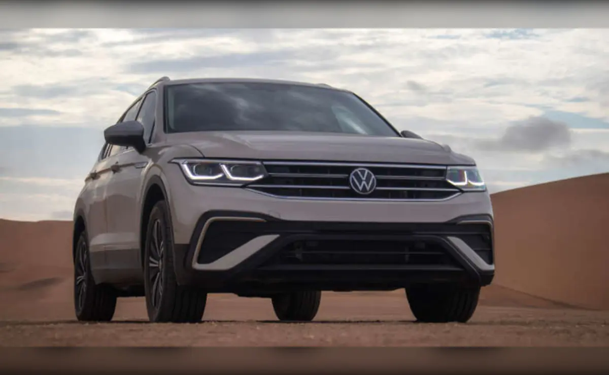 El Volkswagen Tiguan 2026 estrena una nueva generación con un diseño más moderno y un habitáculo de mayor calidad. Desde 32.280 dólares, ofrece pantalla táctil de 12,9 pulgadas, asientos delanteros calefactados, conectividad inalámbrica para smartphones y un tamaño compacto que facilita las maniobras sin renunciar al confort en viajes largos.