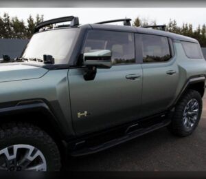 ¿Problemas de diseño? Crecen las quejas por los parabrisas del GMC Hummer EV que se agrietan una y otra vez.