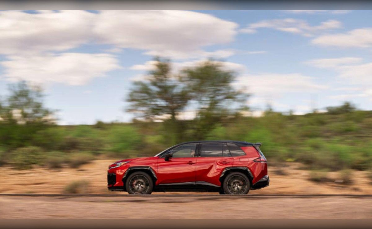 Toyota acaba de resolver el mayor problema de los híbridos enchufables: el nuevo RAV4 PHEV 2026 da un salto histórico.