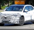 El nuevo Mercedes-Benz GLA ya tiene fecha de presentación y sus fotos espía revelan un diseño más aerodinámico