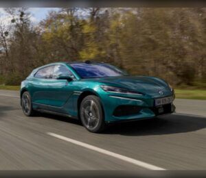 BYD vendió 1,8 millones de coches en solo seis meses, pero un gran obstáculo amenaza su ambicioso objetivo para 2026.