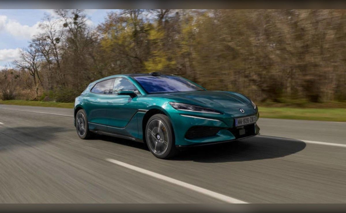 BYD vendió 1,8 millones de coches en solo seis meses, pero un gran obstáculo amenaza su ambicioso objetivo para 2026.
