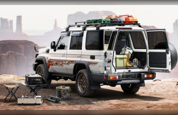 El Toyota Land Cruiser 70 oculta sus luces traseras por una razón sorprendente: la culpa es del reglamento.