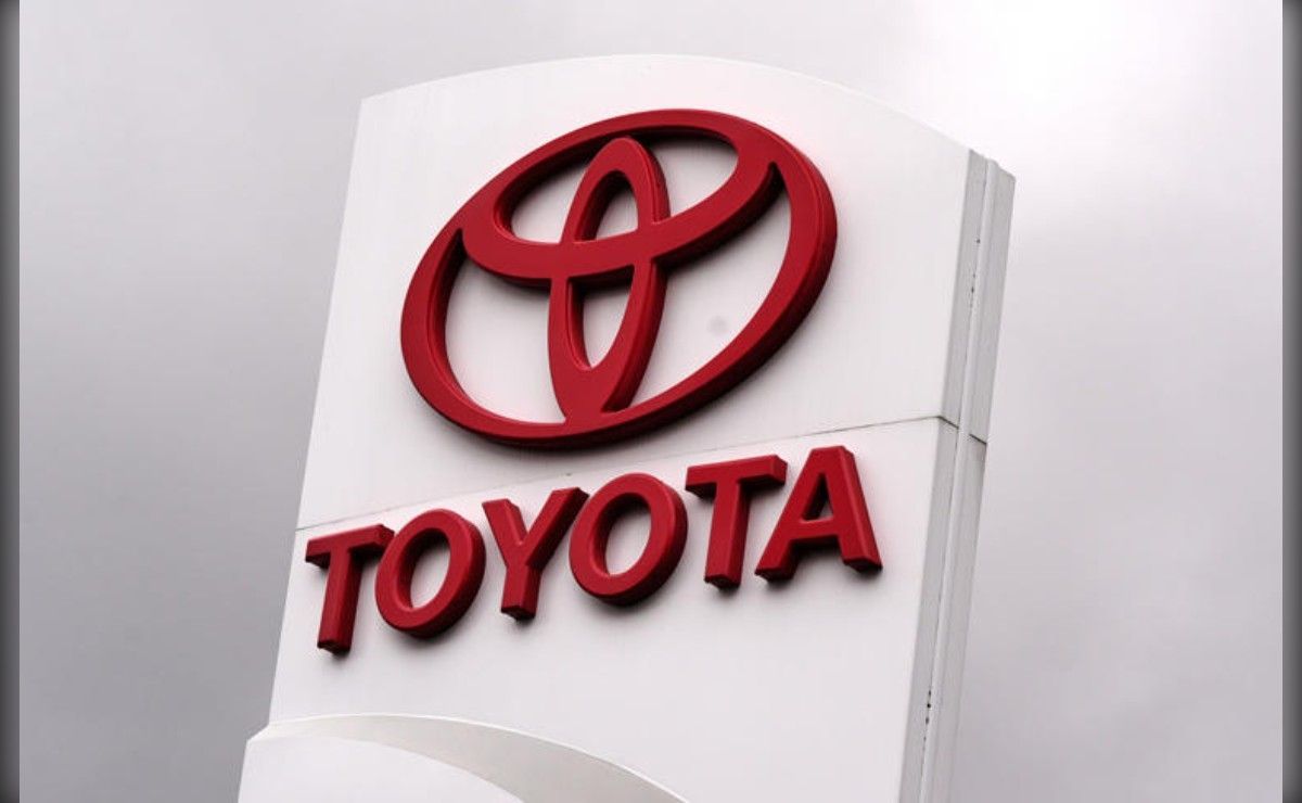Toyota lanza una enorme llamada a revisión: 655.000 Camry tienen un fallo que puede afectar a los intermitentes.