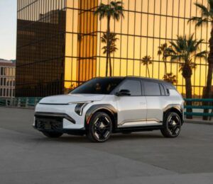 Kia pone el eléctrico más barato de su gama contra Tesla y Hyundai: el EV3 2027 parte de menos de 30.000 dólares.