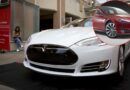 El jefe de diseño de Tesla conserva el primer Model S Plaid Signature #001