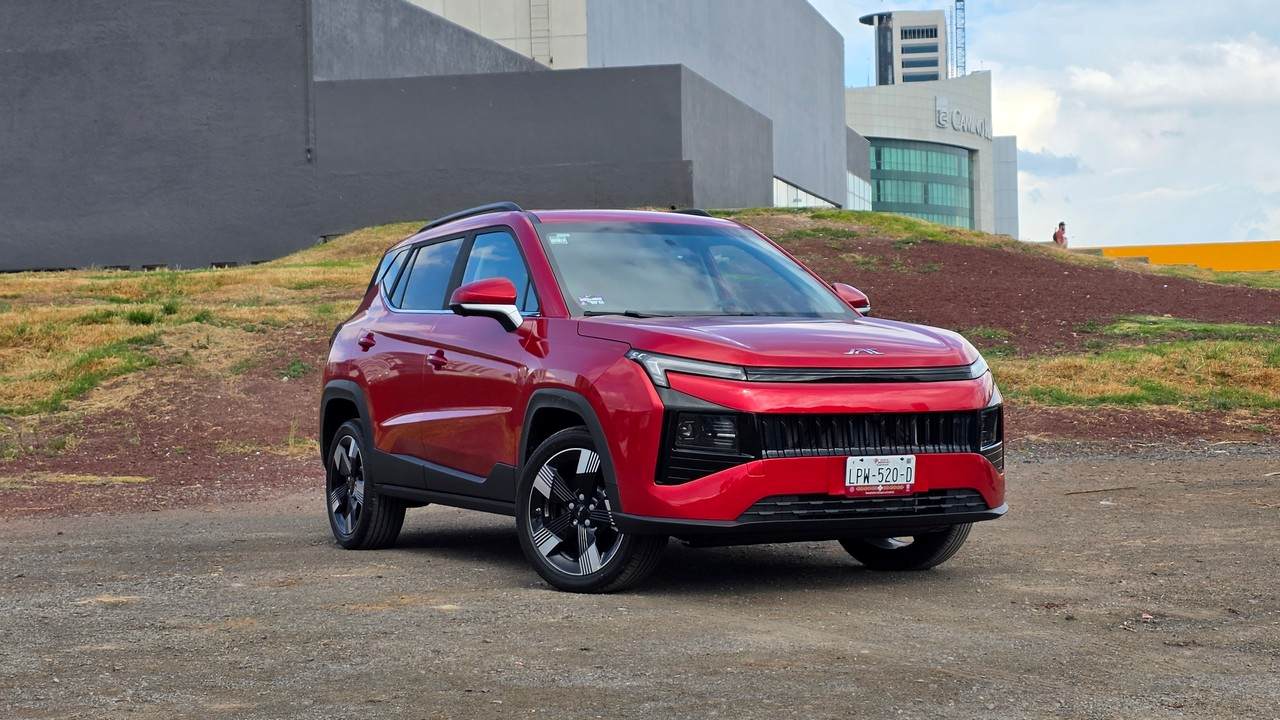 El JAC 4 2027 cuesta $369,000 pesos en su única versión disponible, casi 37 mil menos que la variante turbo del modelo 2026, pese a sumar 43 características nuevas.