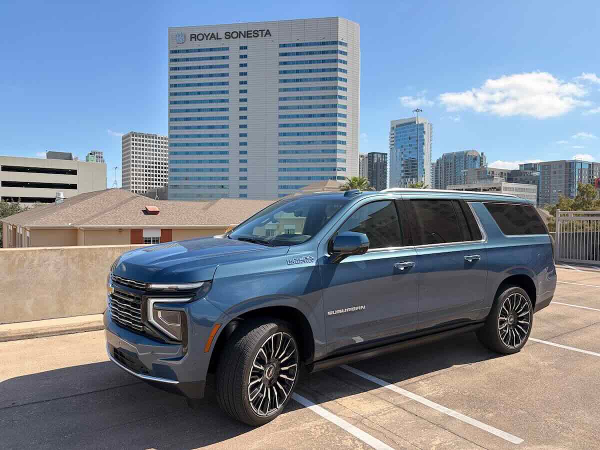 Frontal 3/4 de la nueva Suburban High Country