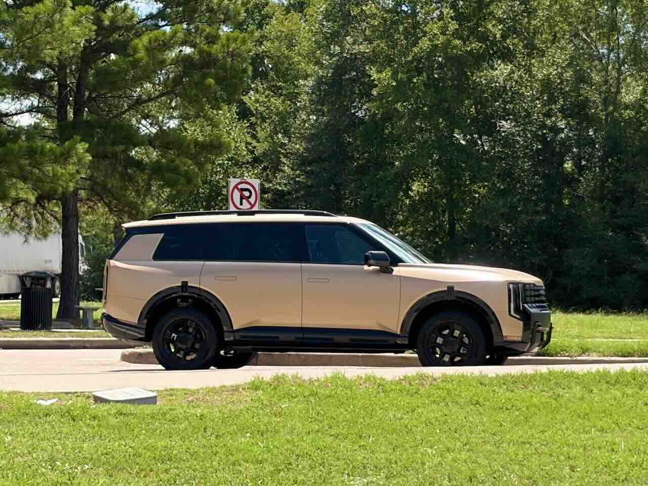 Lateral de un Kia Telluride X-Pro SX-Prestige 2027