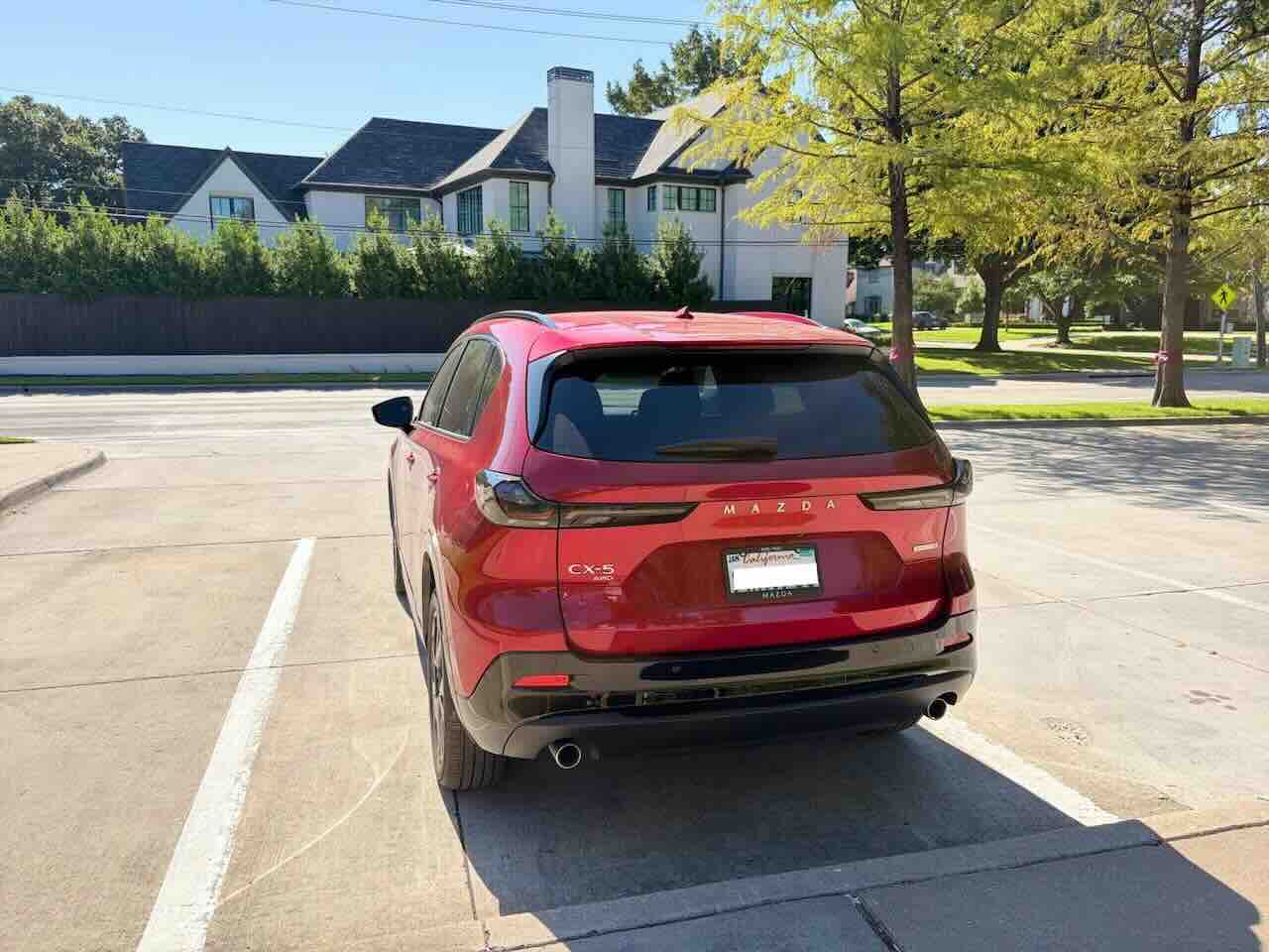 Trasera de una CX-5 del año