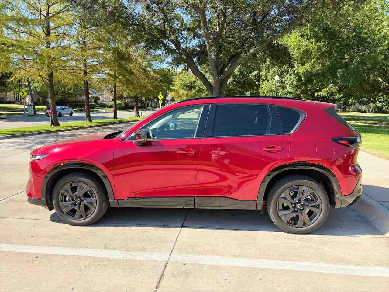 Lateral de una Mazda CX-5 2026
