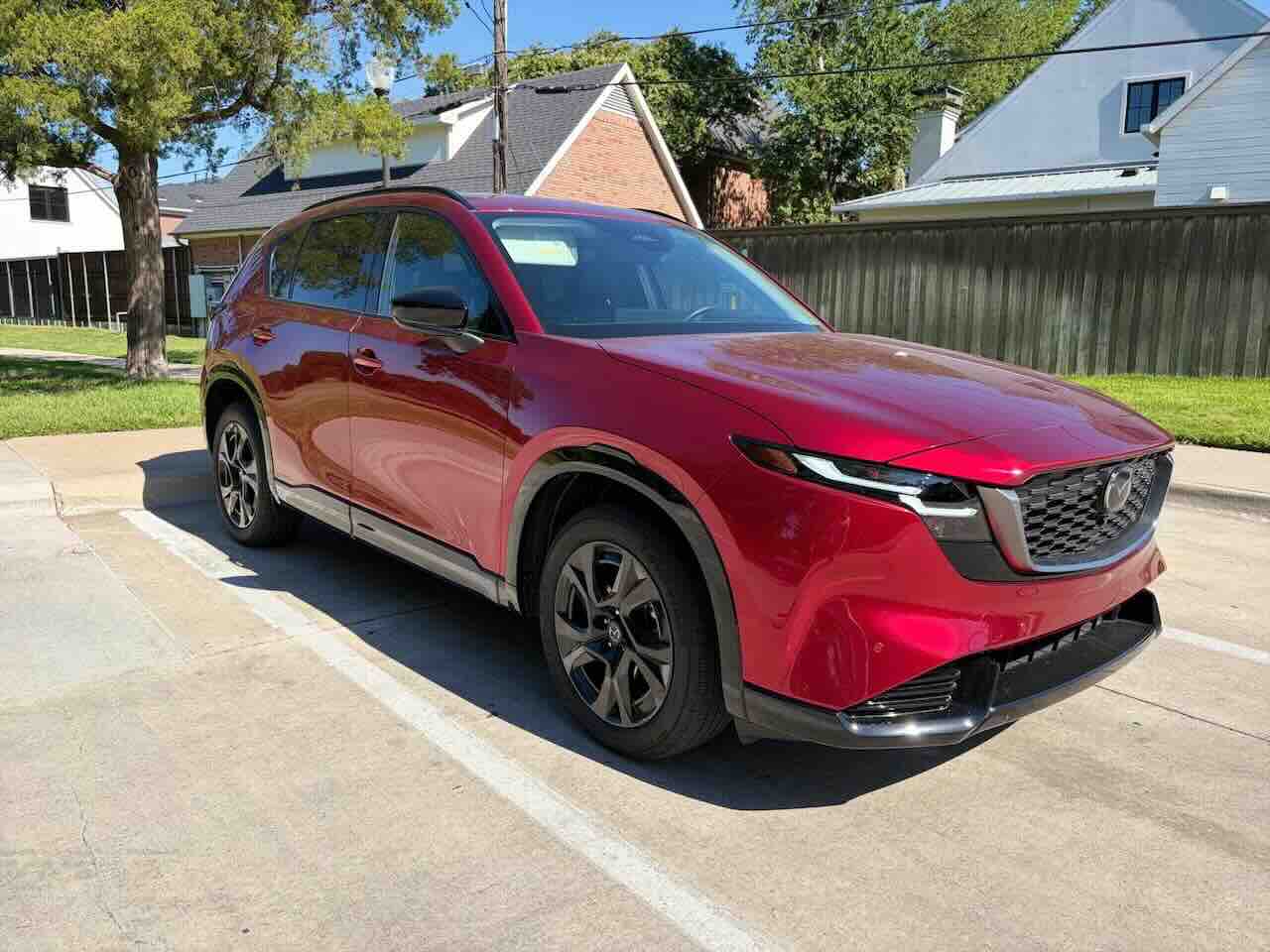 Frontal 3/4 de una CX-5 2026
