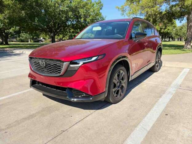 Frontal 3/4 de una CX-5 2026