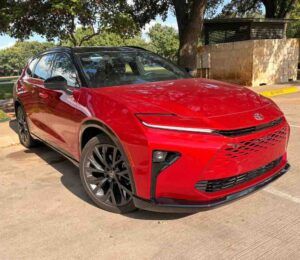 Frontal 3/4 de un Toyota Crown Signia 2026 Limited
