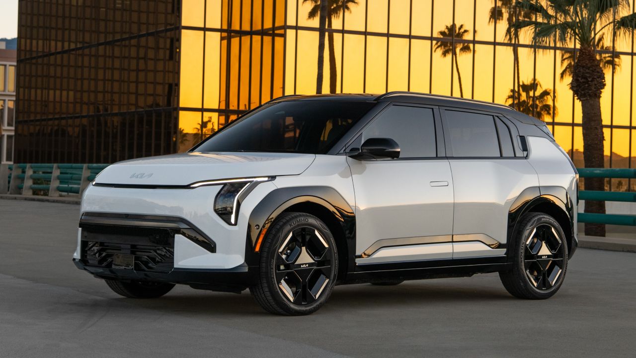 Kia Seltos Híbrida o EV3: costo por kilómetro y cuál comprar 