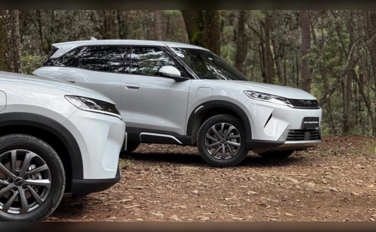 El BYD Yuan Pro DM-i llega a México desde 519.999 pesos con tecnología híbrida enchufable, 45 km eléctricos y hasta 1.045 km de autonomía combinada..