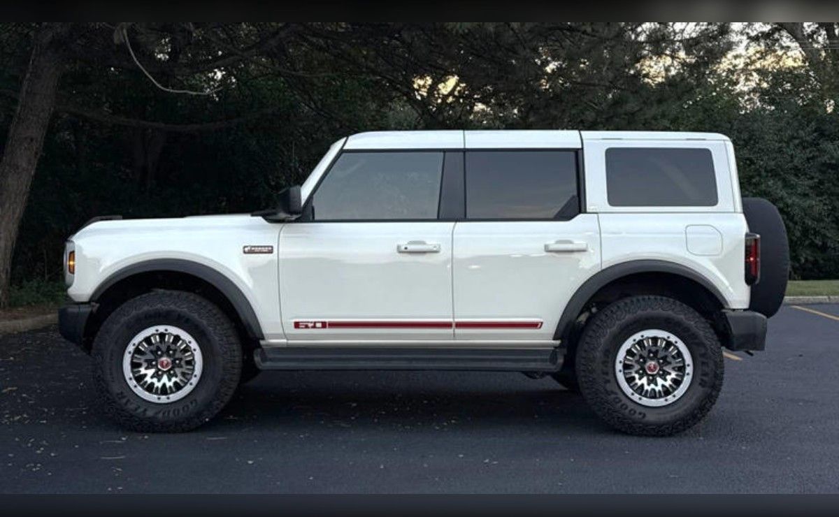 El Ford Bronco enamora fuera del asfalto, pero estas son sus grandes pegas como coche diario.