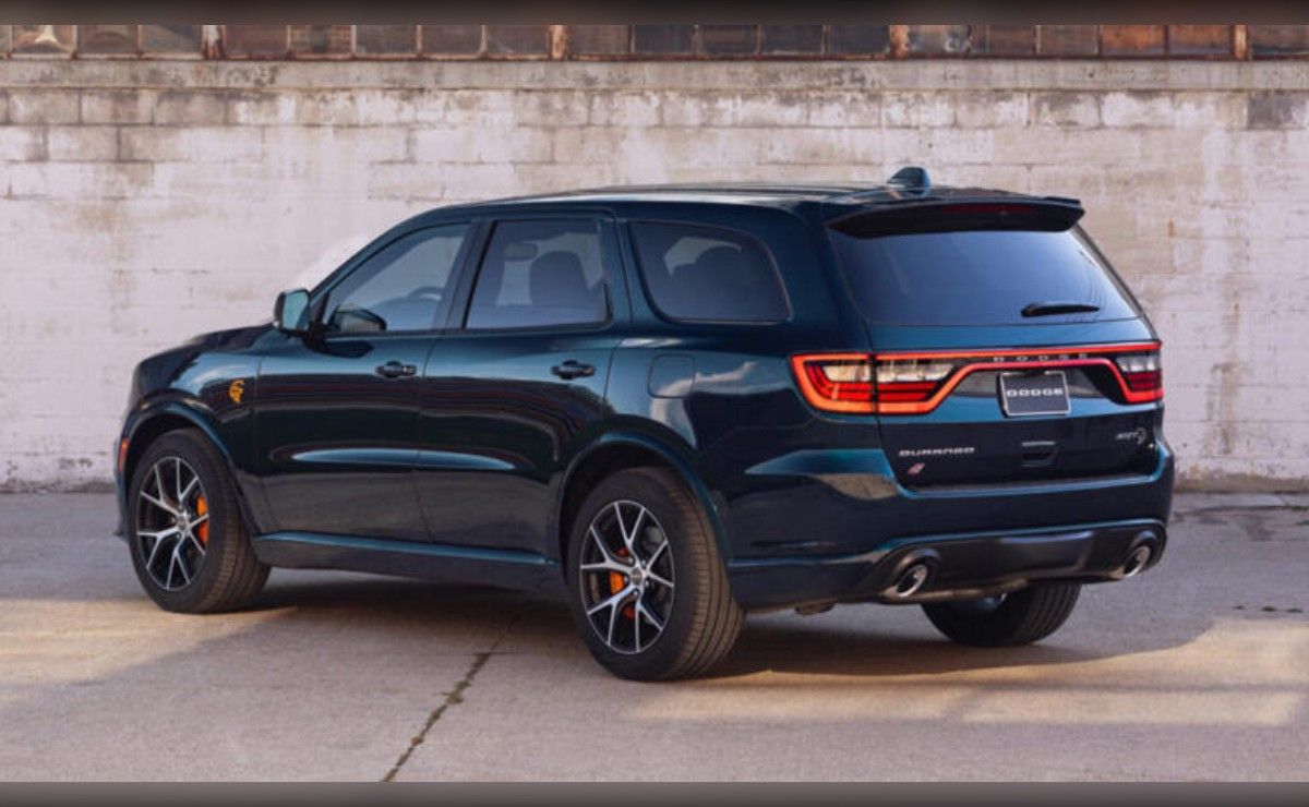 Dodge rescata su SUV más veterano con un espectacular azul: así es el Durango 2027.