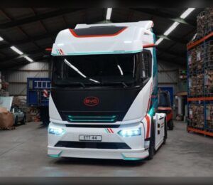 BYD desafía a Tesla con un camión eléctrico de 1.006 CV que llega a Europa con una ventaja decisiva.
