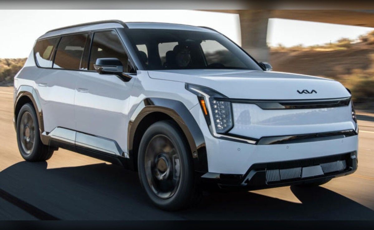 El Kia EV9 se desploma de precio: algunos concesionarios lo ofrecen con más de 16.000 dólares de descuento.