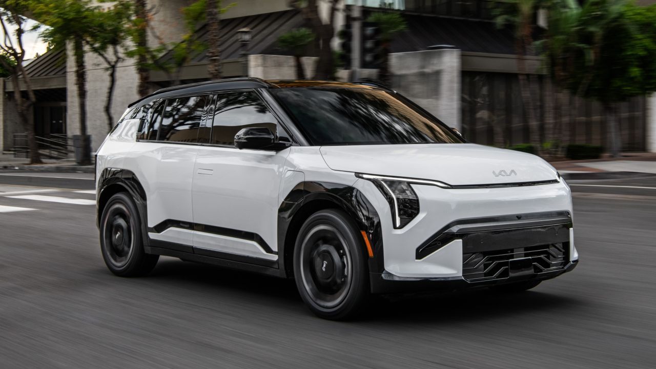 Kia Seltos Híbrida o EV3: costo por kilómetro y cuál comprar 