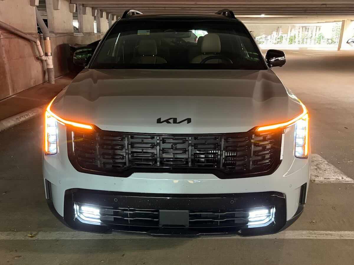 Una Kia Sorento 2026 vista desde el frente