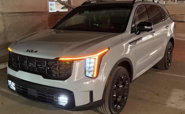 Frontal 3/4 de una Sorento Prestige 2026