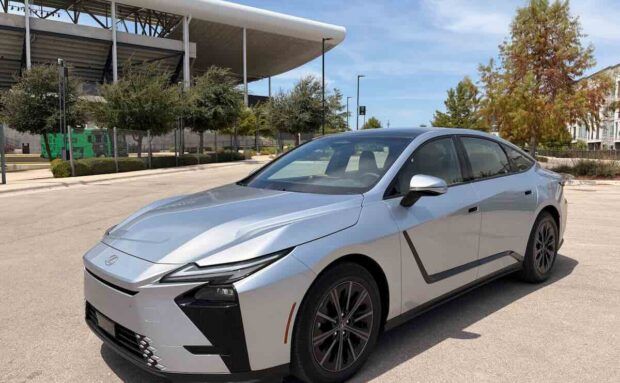 Frontal 3/4 de un Lexus ES 350h Hybrid Premium
