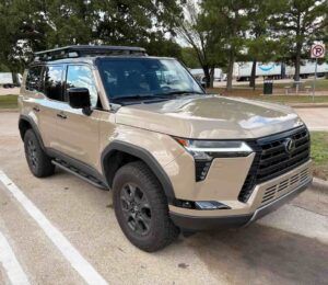 Frontal 3/4 de una GX 550 Overtrail+ 2026