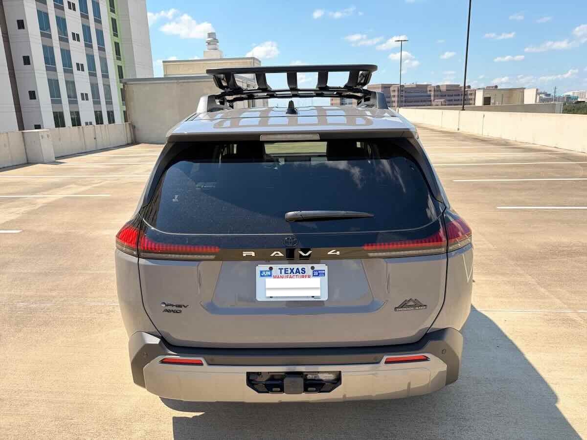 Trasera de una RAV4 Woodland Hybrid 2026