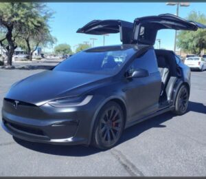 12 coches eléctricos que pueden alimentar una casa: Tesla se suma a una revolución energética.
