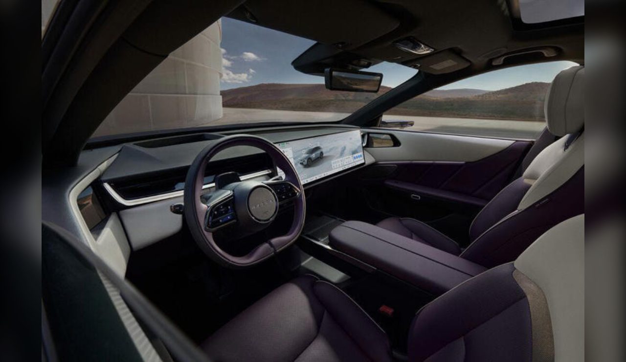 El Mazda eléctrico que puede insultar a otros conductores con solo escribirlo en su pantalla.