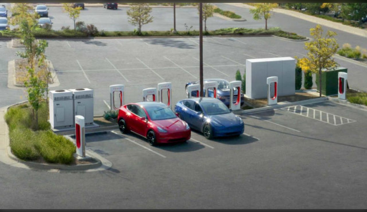 Tesla pierde su corona en la carga de coches eléctricos: IONNA, Mercedes y Rivian toman la delantera.