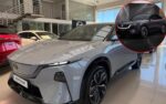 El Mazda CX-6e ya está en los concesionarios españoles: lo mostramos en fotos